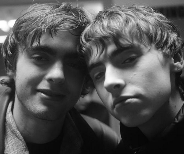 Gene e Lennon Gallagher, filhos do ex-Oasis Liam Gallagher e sobrinhos de Noel Gallagher (Foto: Instagram)