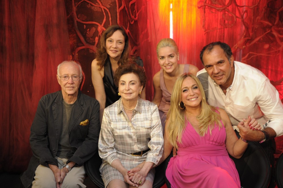 Em 2011, elenco de 'Lara com Z' posa: Roberto Maya, Thais de Campos, Beatriz Segall, Monique Alfradique, Humberto Martins, Susana Vieira (Foto: Renato Rocha Miranda/TV Globo)