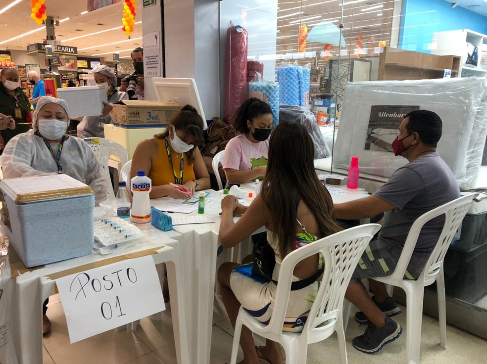Manaus tem vacinação contra Covid em supermercados. — Foto: Matheus Castro/g1 AM