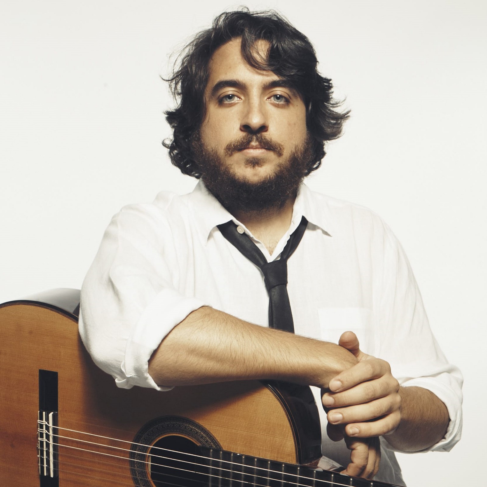 João Camarero apresenta dois choros inéditos de Paulinho da Viola no terceiro álbum solo