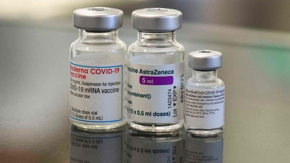 Há alguns estudos indicando que mesclar doses de vacinas diferentes pode ter efeito protetor, dizem pesquisadores. — Foto: Getty Images via BBC