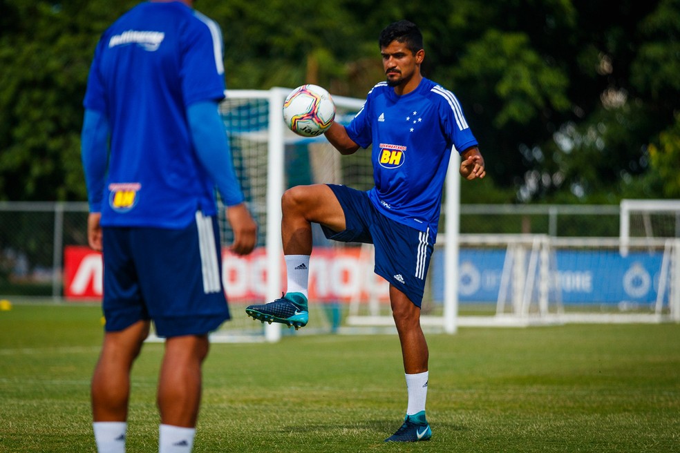 Ramón chegou a treinar no começo de ano do Cruzeiro, deixou o clube e agora volta novamente — Foto: Vinnicius Silva / Cruzeiro