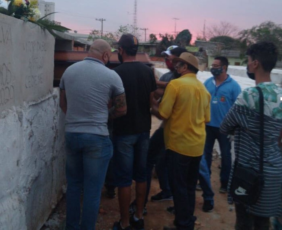 Troca de corpos em funer&aacute;ria causa tumulto em Itu &mdash; Foto: Arquivo Pessoal
