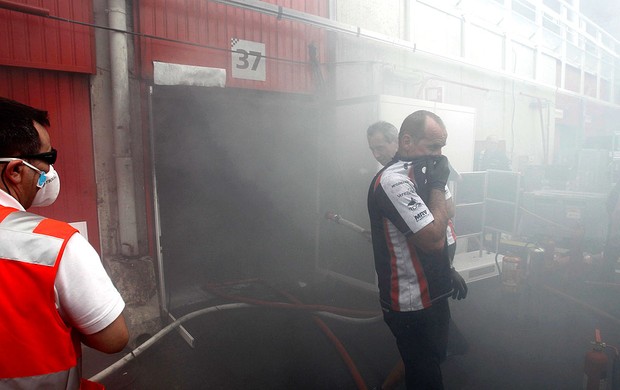incêndio box equipe williams (Foto: Agência Reuters)