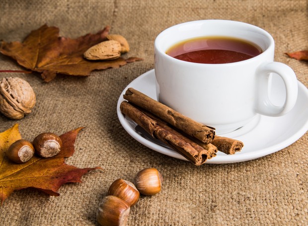 O consumo de chás e especiarias como cardamomo, canela, gengibre e cravo-da-índia são importantes para o organismo durante o outono (Foto: Public Domain Pictures)