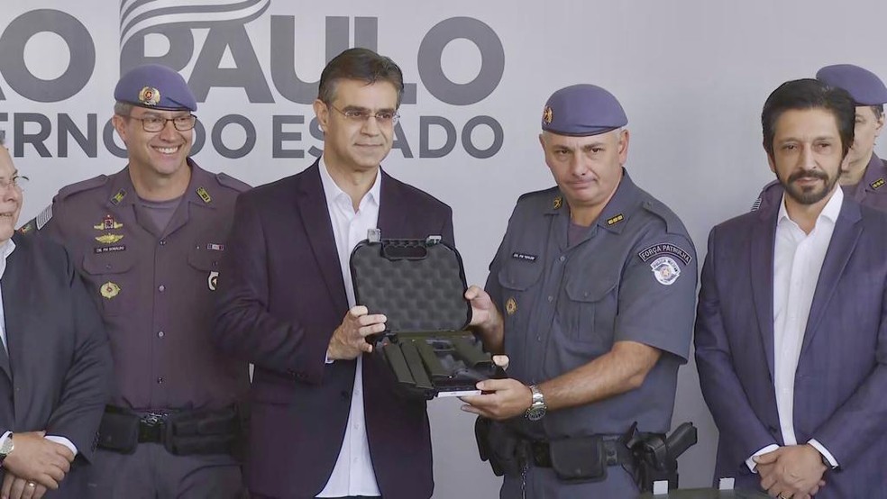 Governador de SP entrega 27 mil pistolas para a Polícia Militar nesta quarta, 29 de junho — Foto: TV Globo