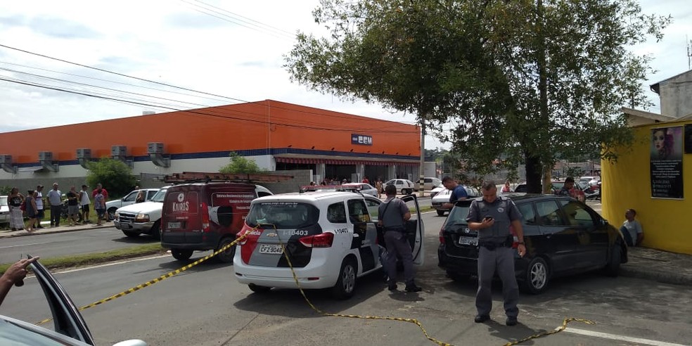 Troca de tiros com a PM terminou com morte de PM em Piracicaba — Foto: Fernando Jacomini/G1