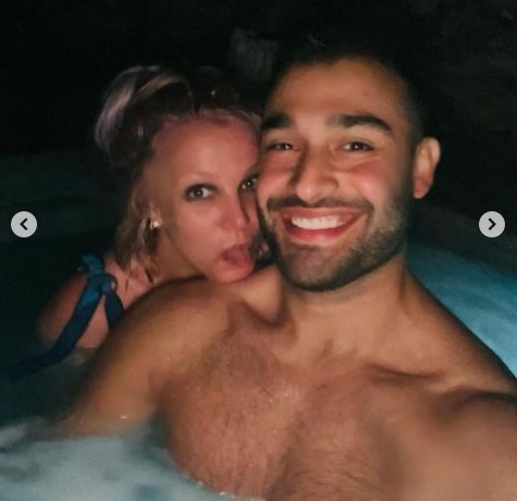 Britney Spears com o noivo no Havaí (Foto: Instagram)