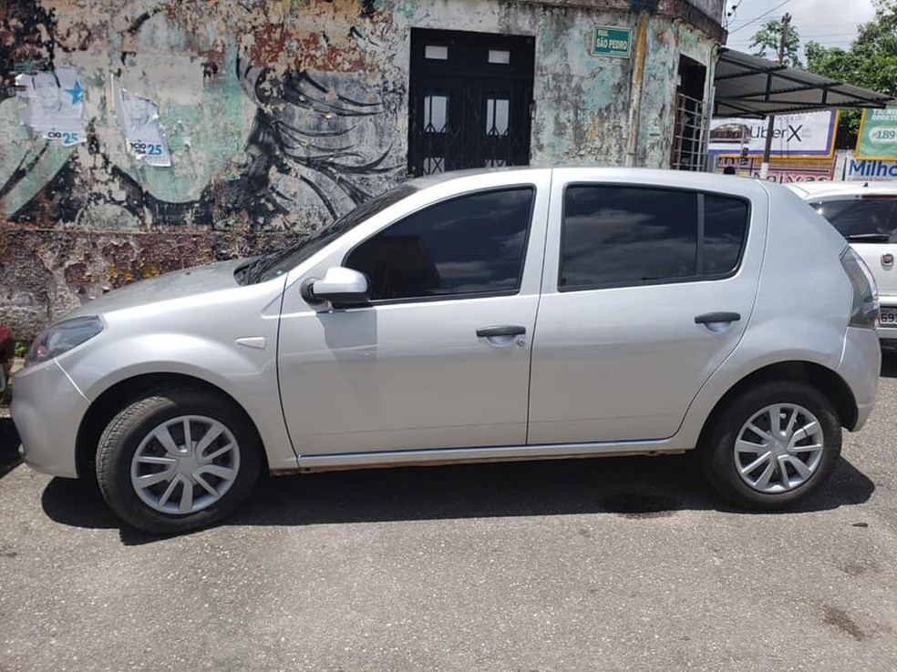 Segundo a PolÃ­cia, um carro que iria ser usado em atentado contra policial foi apreendido. â Foto: ReproduÃ§Ã£o / PolÃ­cia Civil