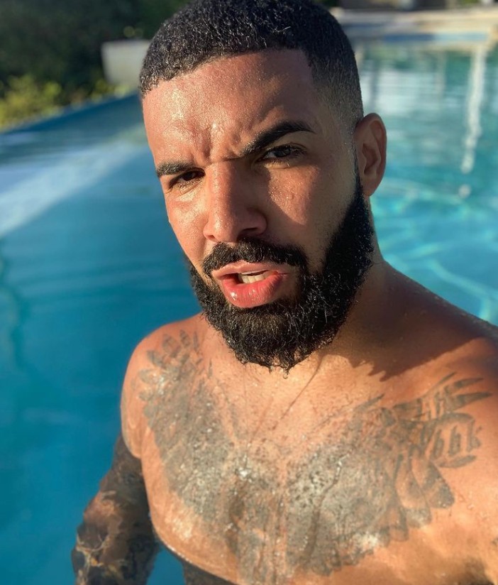A tatuagem de Drake  (Foto: Reprodução/Instagram)