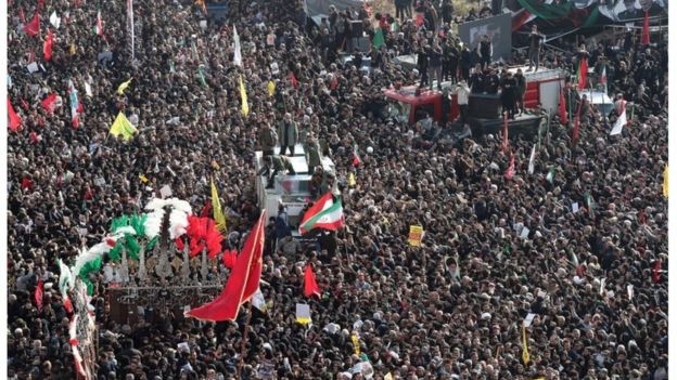 BBC - Multidão tomou ruas de Teerã para chorar morte do principal líder militar do Irã (Foto: EPA/ABEDIN TAHERKENAREH)