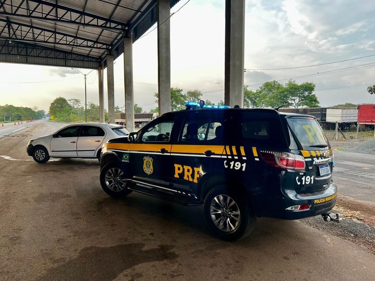 Carro furtado no MT é recuperado pela polícia em Pimenta Bueno, RO