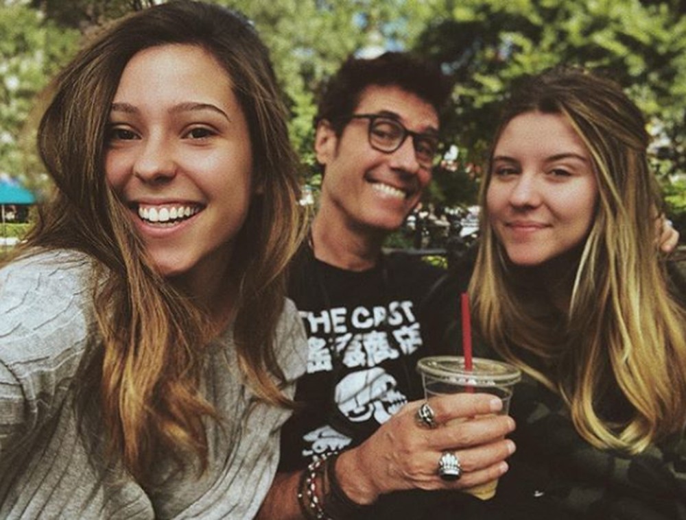 Dinho Ouro Preto com as filhas Isabel e Giulia (Foto: Reprodução/Instagram)