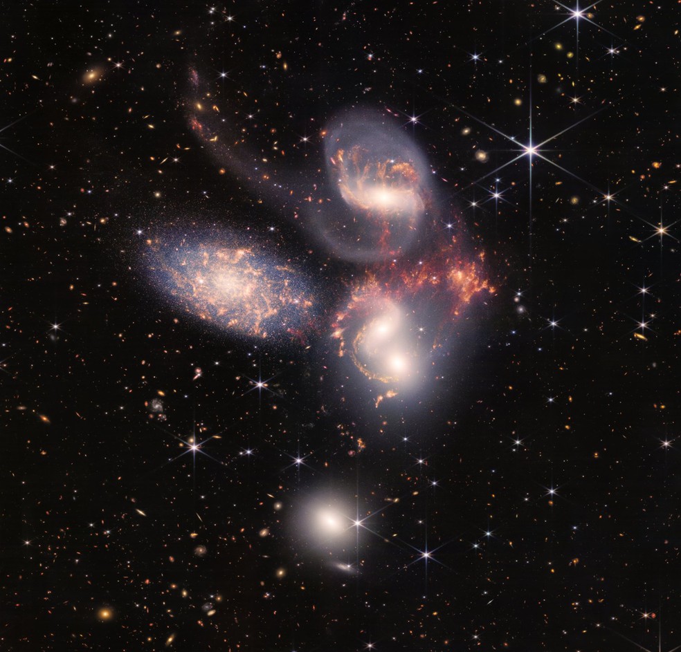 'Quinteto de Stephan', em nova imagem divulgada pelo telesc&oacute;pio espacial James Webb. &mdash; Foto: NASA/Divulga&ccedil;&atilde;o