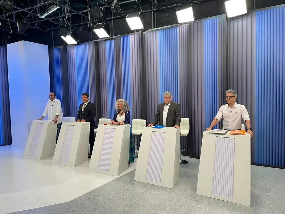 Debate entre os candidatos ao governo de Minas