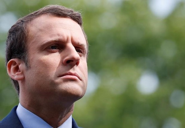 Macron durante cerimônia em Paris (Foto: Christian Hartmann/Reuters)