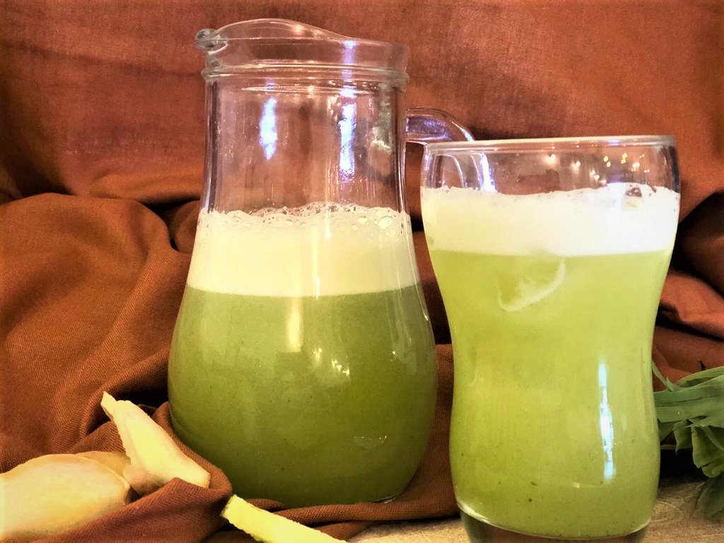 O suco verde é repleto de vitaminas e minerais e pode ajudar com a hidratação neste verão (Foto: Divulgação)