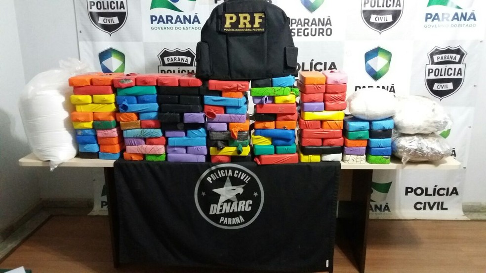 O motorista, de 39 anos, disse que levaria o crack e a lidocaína até Porecatu (Foto: PRF/Divulgação)