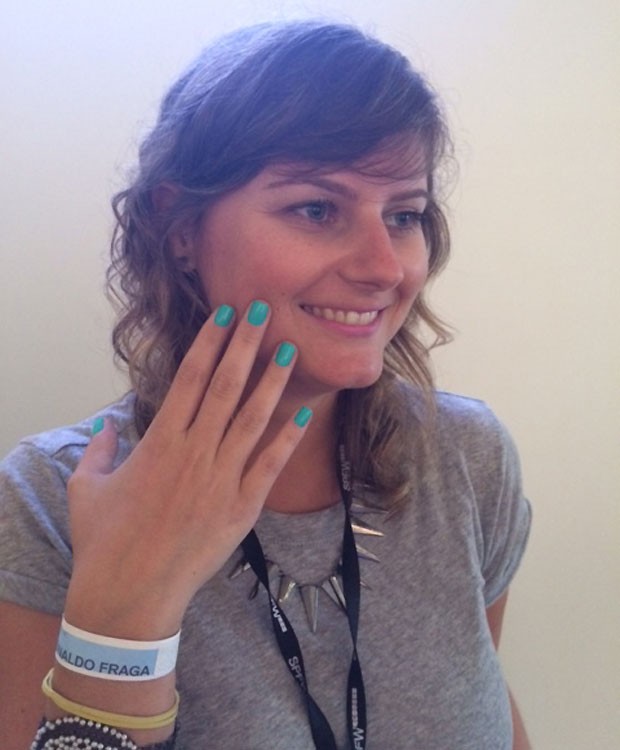 Andrea Milanez é assessora de imprensa e escolheu o azul turquesa da Kiko (Foto: QUEM Inspira)