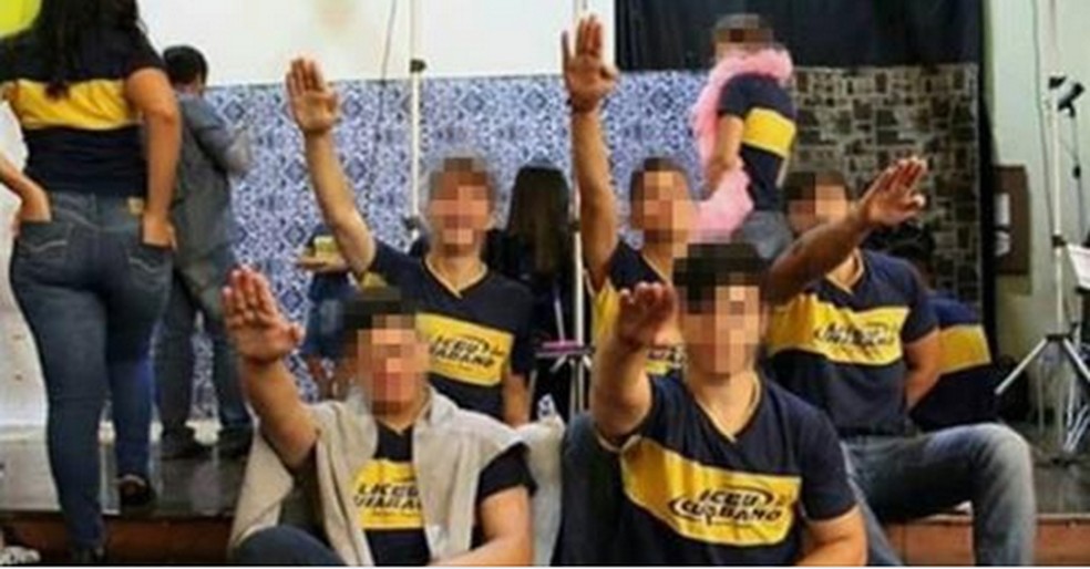 Alunos postam foto com pose que remete ao nazismo com legenda 'O terror das  feministas' e são advertidos por escola em Cuiabá | Mato Grosso | G1