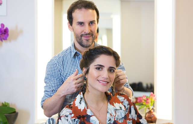 Marcos Proença ensina dois penteados para festas e casamentos. (Foto: Rafael Avancini)
