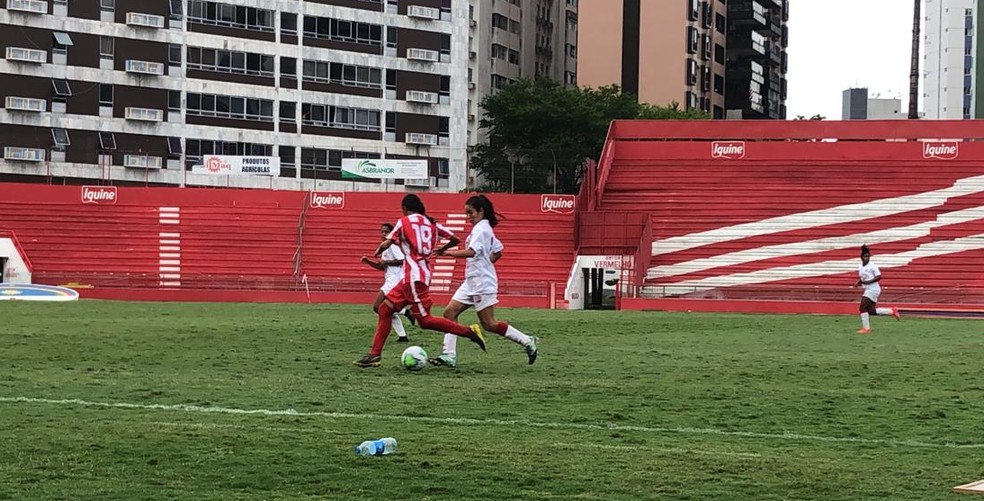 Auxílio da CBF ajudou clubes como o Auto Esporte, que está na disputa a Série A2 do Brasileiro de Futebol Feminino — Foto: Paulo Ferreira / Auto Esporte
