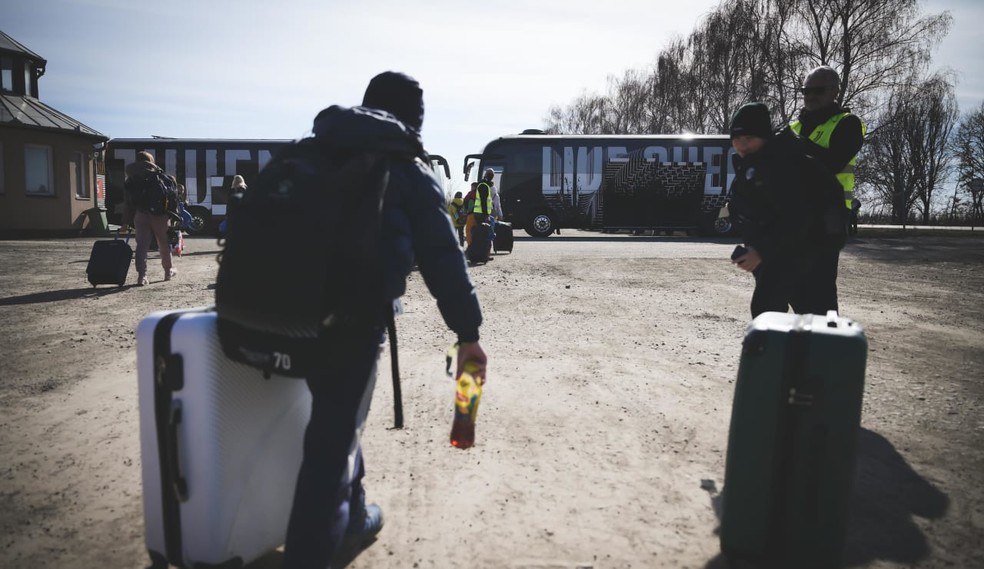 Jovem se prepara para ser resgatado em comboio enviado pela Juventus  Foto: Divulgao