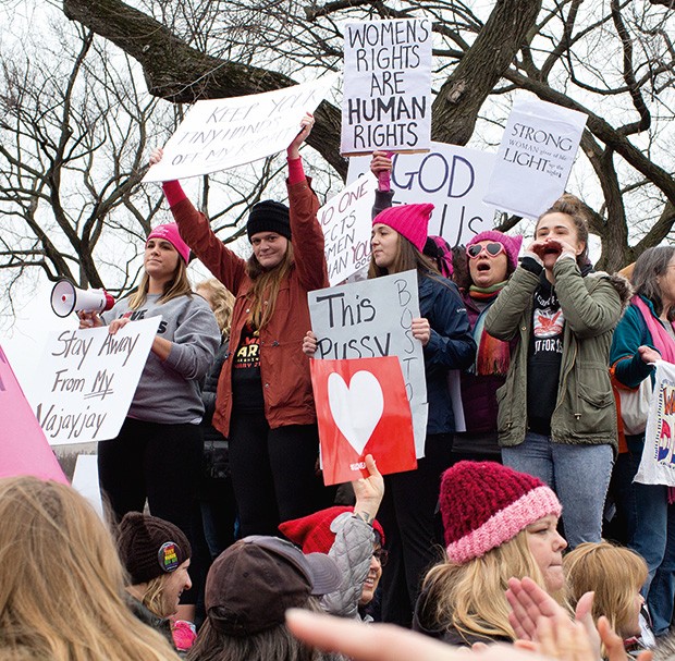 Em janeiro, 500 mil manifestantes se reuniram em Washington, capital dos EUA, para protestar contra a misoginia do novo presidente americano, Donald Trump (Foto: Getty Images (Andrew Lichtenstein/Corbis))