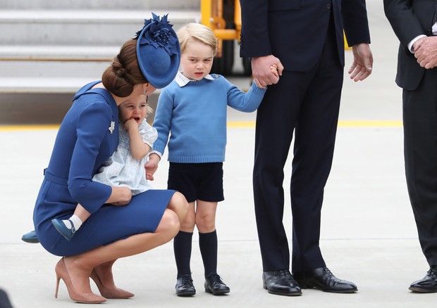 George leva bronca de Kate Middleton no meio da pista do aeroporto (Foto: Getty Images)