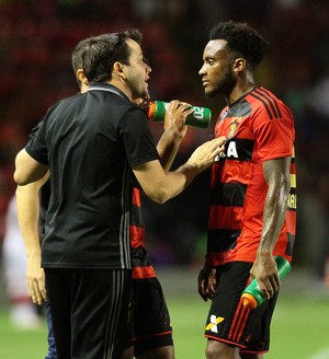 Daniel Paulista Rodney Wallace Sport (Foto: Aldo Carneiro/Pernambuco Press)