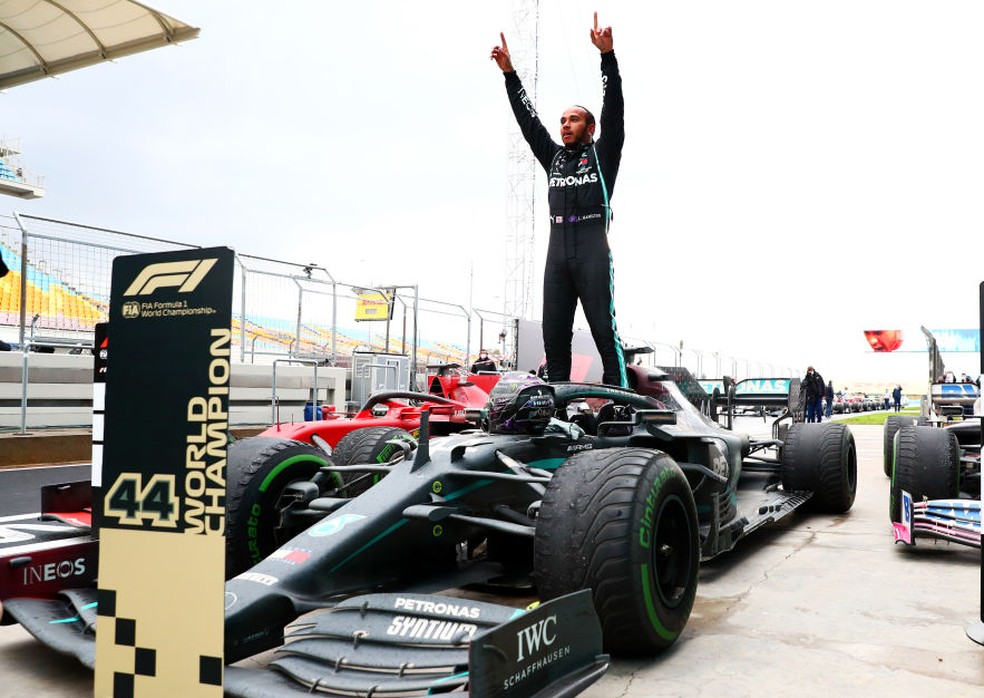 Lewis Hamilton comemora heptacampeonato no GP da Turquia de F1, em novembro de 2020 — Foto: Dan Istitene - Formula 1/Formula 1 via Getty Images