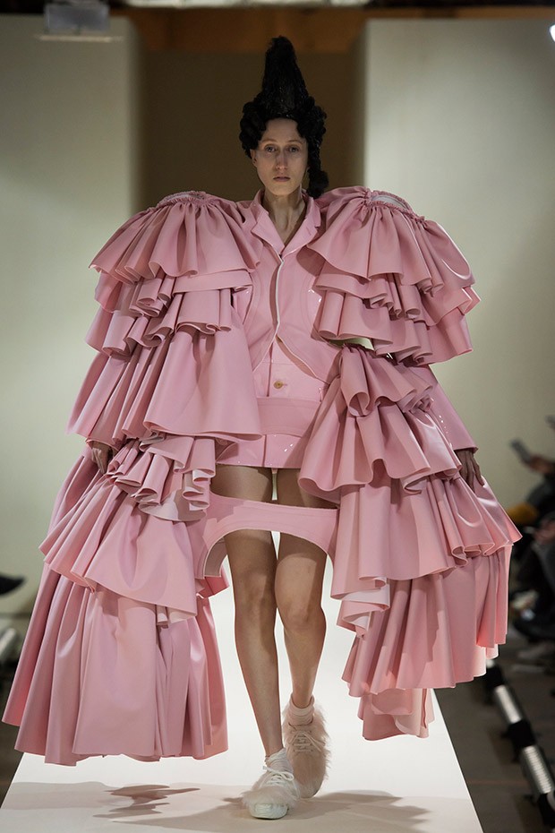 #SuzyPFW: Comme des Garçons: 18th-Century Punk - Vogue | en