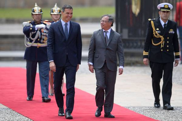 Sánchez oferece Espanha como sede das negociações entre governo colombiano  e guerrilha | Mundo | O Globo