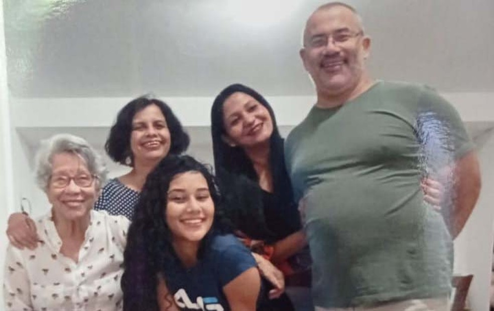 Alexandre e a família. — Foto: Arquivo Pessoal