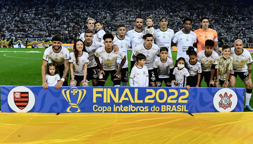 Corinthians mira jogo de volta da final e terá reservas contra o Goiás