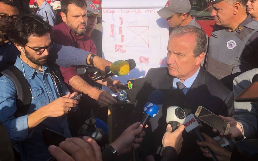 Secretário da Segurança Pública Mágino Alves conversou com a imprensa na manhã desta quarta-feira (2) (Foto: Kleber Tomaz/G1)