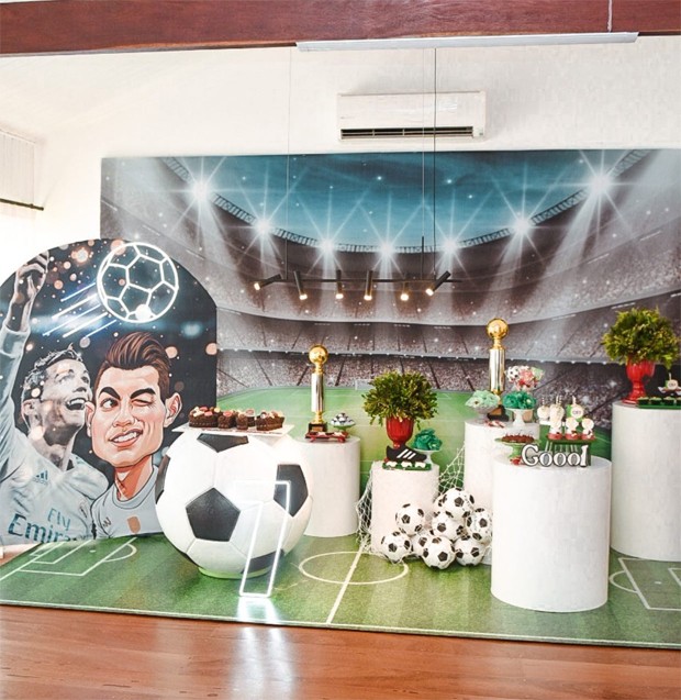 Bianca Andrade e Fred fizeram festa para Cris com tema inspirado em Cristiano Ronaldo (Foto: Reprodução / Instagram)