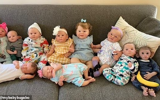Mulher gasta R$2700 em presentes de Natal para nove bonecas reborn