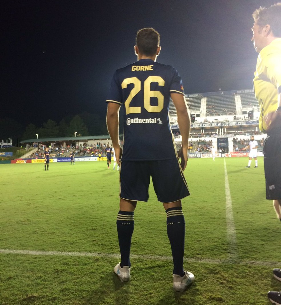 Atacante escolheu o número 26 nos EUA, dia do aniversário da mãe (Foto: Divulgação / North Carolina)