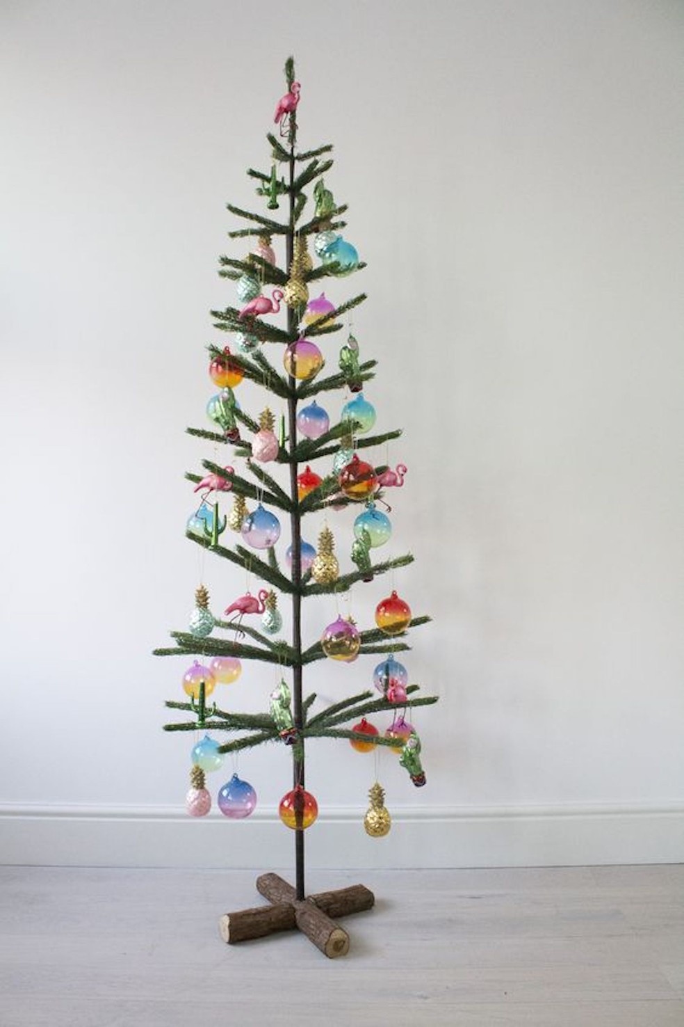 10 árvores de Natal diferentes para você se inspirar e fazer a sua! |  Decoração | Casa e Jardim