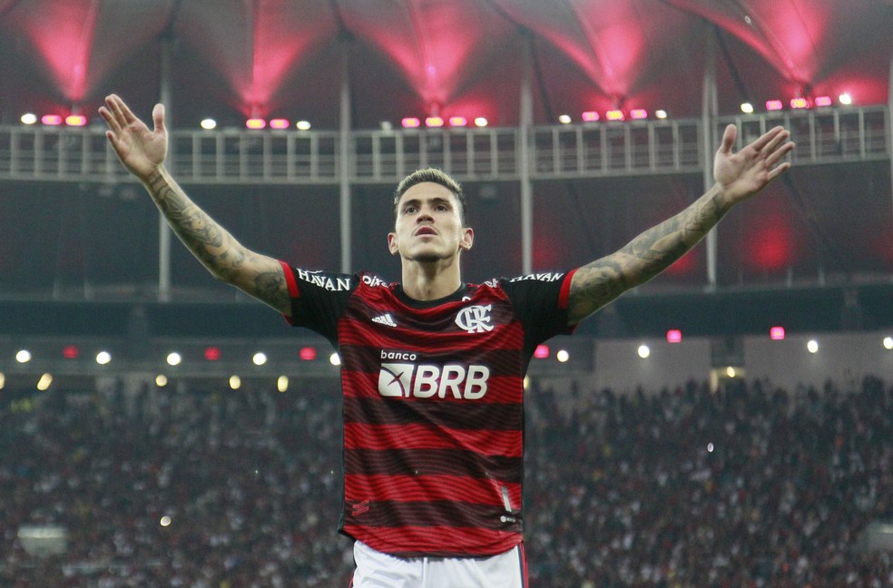 Pedro é o primeiro jogador da história do Flamengo a marcar quatro gols em um único jogo de Libertadores  — Foto: André Durão