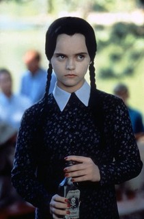 Christina Ricci como  Wednesday Addams     