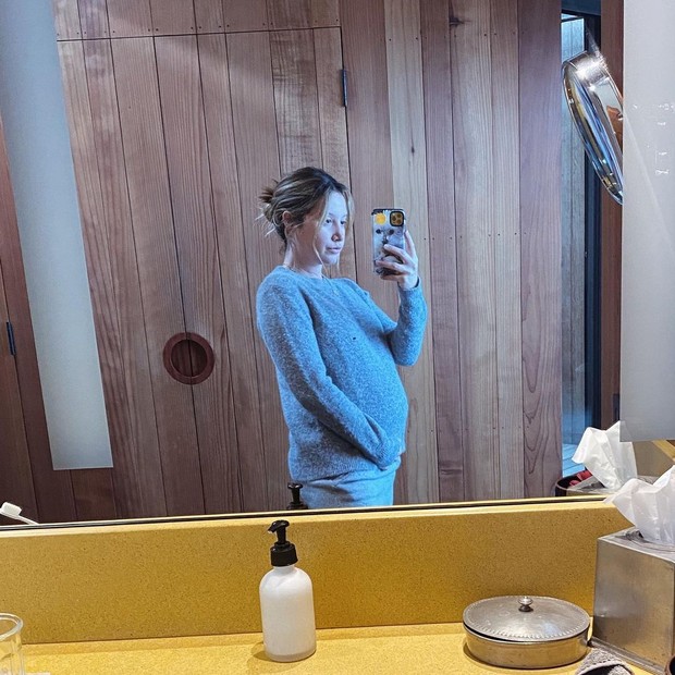 Ashley Tisdale mostra barrigão aos 5 meses de gravidez (Foto: Reprodução/Instagram)