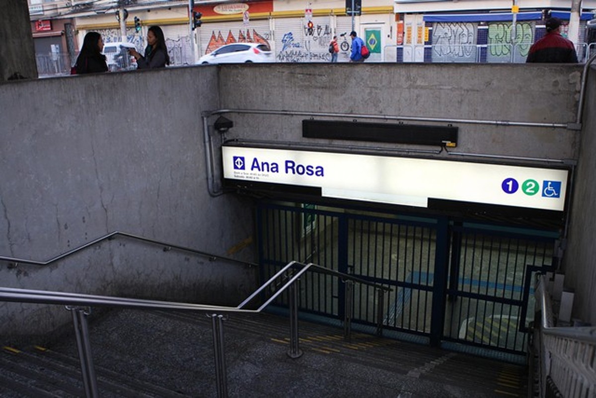 No 3º dia de greve, PM volta a abrir estação de metrô em São Paulo ...