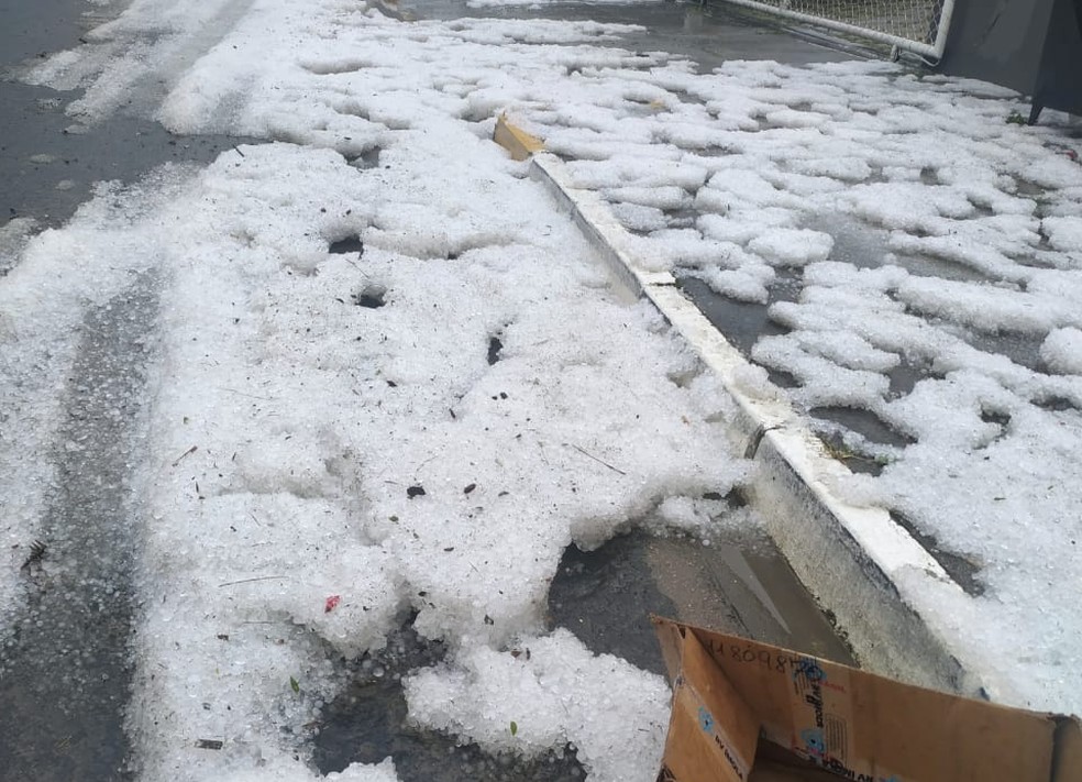 Queda de Granizo em Mafa, no Vale do Itajaí, no domingo  — Foto: Elton Schineider/Defesa Civil/Divulgação