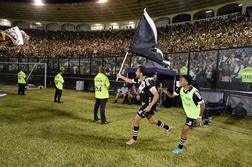 Nenê, do Vasco, comemora gol contra o Brusque em São Januário — Foto: André Durão / ge