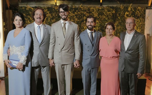 Kadu Dantas com os pais, Janice e Antônio Dantas (esq) e Raphael com os pais, Célia Ferreira e Paulo Roberto