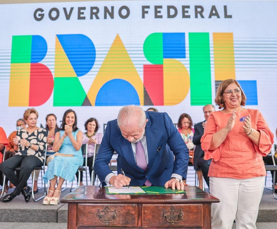 Presidente Lula durante assinatura do PL de igualdade salarial