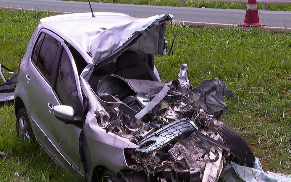 Motorista morre ao dirigir na contramão e bater de frente com caminhão em Cravinhos, SP — Foto: Sergio Oliveira/EPTV
