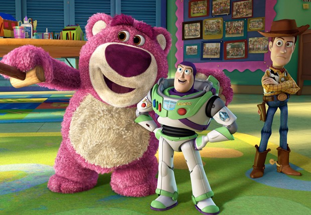 Lotso com os personagens Buzz Lightyear e Woody (Foto: Reprodução)